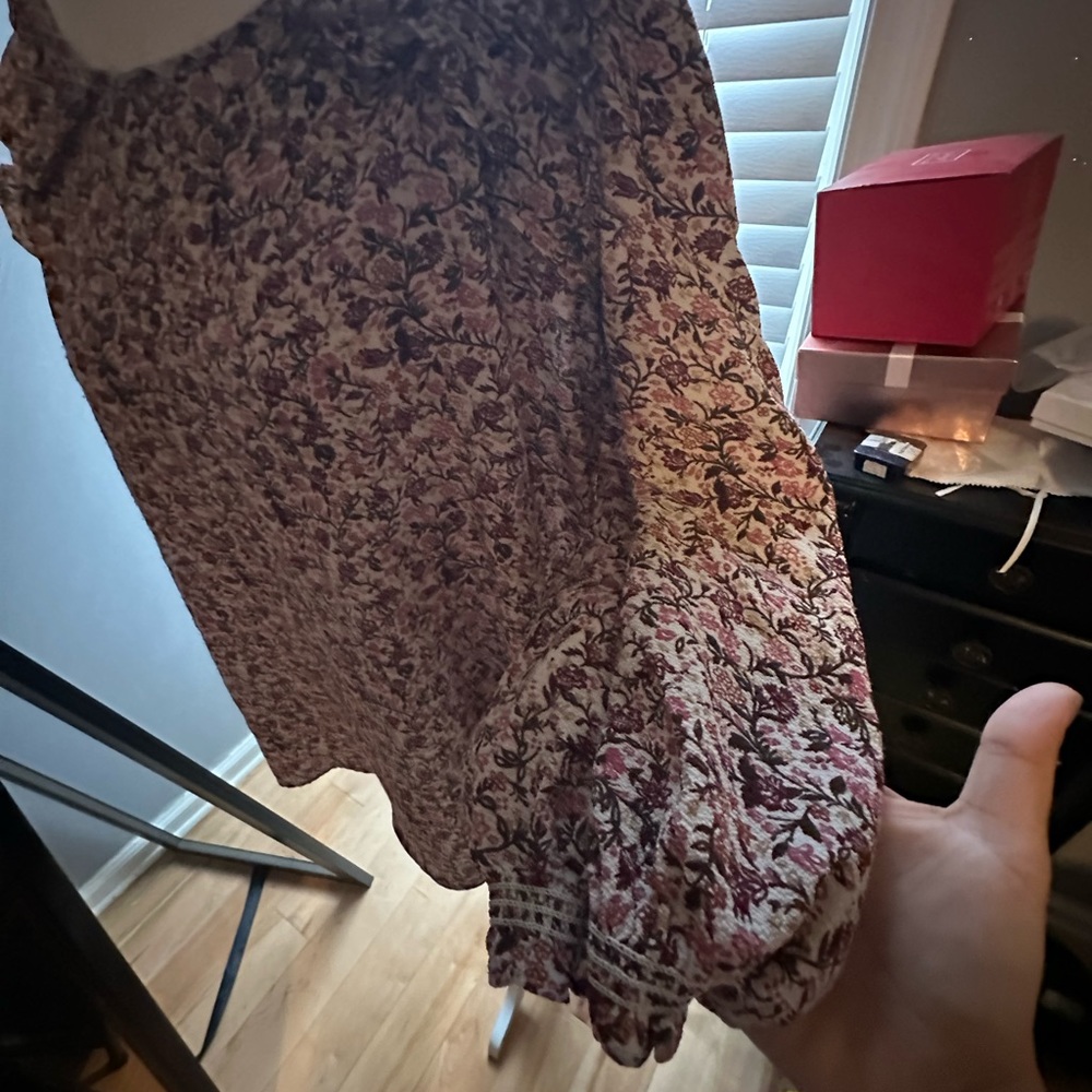 Floral Top - Picture 2 of 4